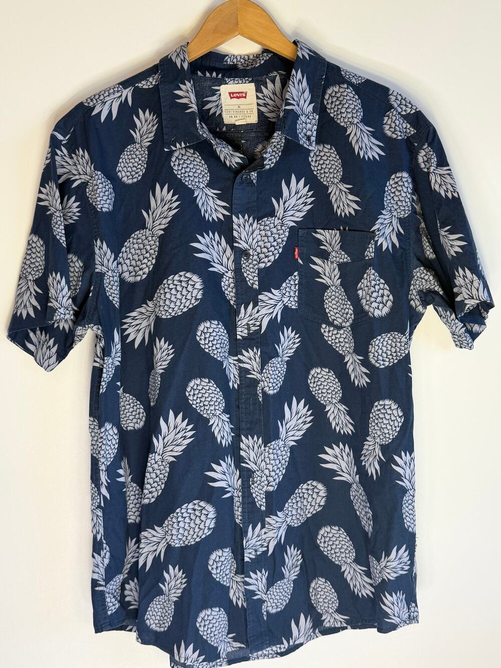 Levi's Men's XL Navy Pineapple Short Sleeve Hawaiian Shirt